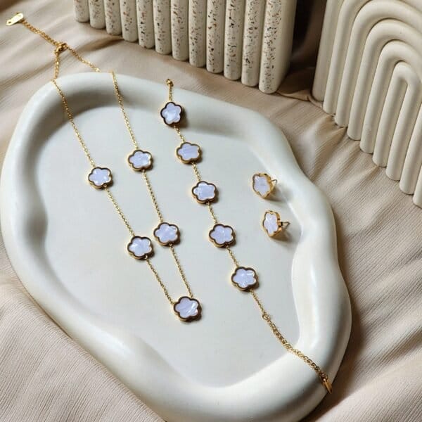 Clover White Set