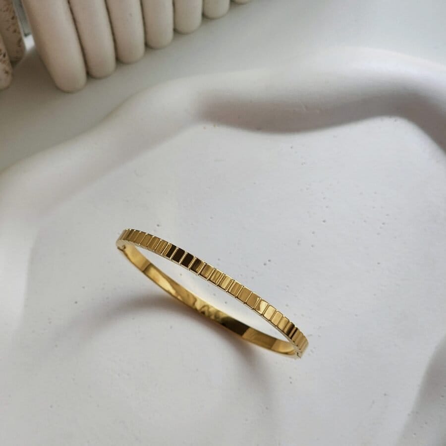 Klara Bangle