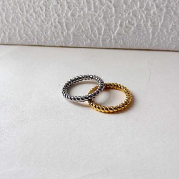Leo Ring